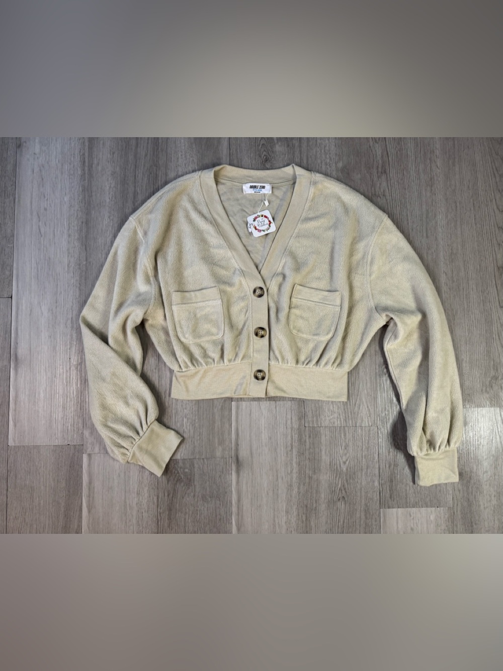 Double Zero Beige V-Neck Button Front Cropped Cardigan Sweater Pockets M NWT